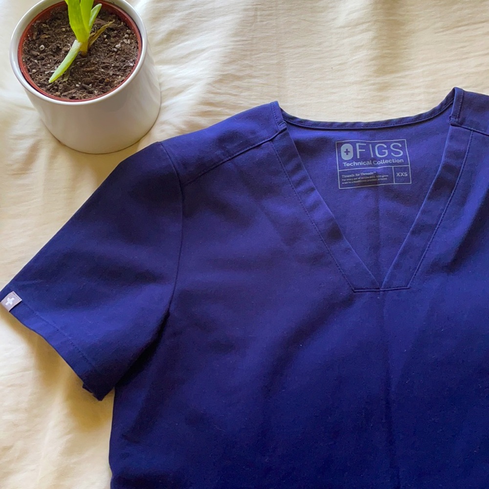 FIGS scrub top 🩺